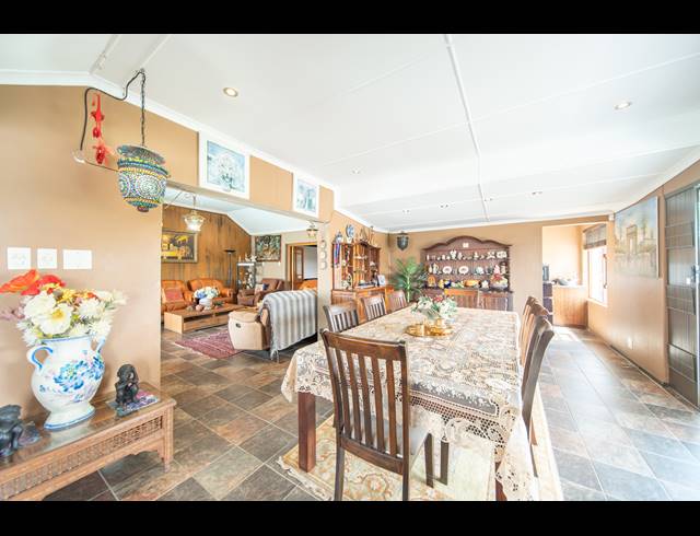 4 BEDROOM HOUSE FOR SALE IN BONZA BAY